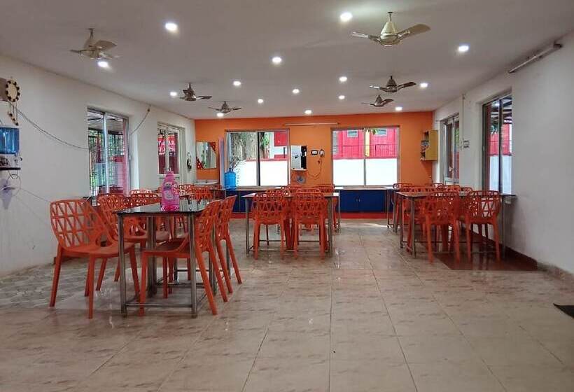 בית מלון כפרי Krishna Tara Comforts