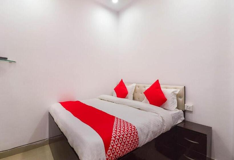 호텔 Spot On Royal Inn