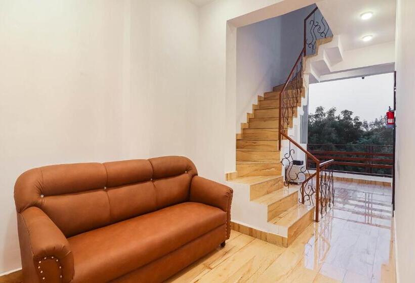 호텔 Spot On Royal Inn