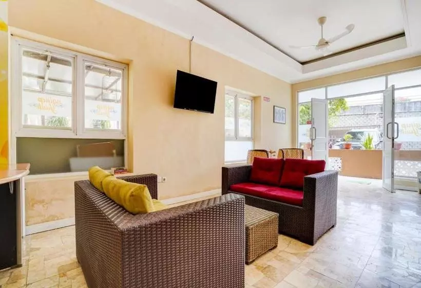 ホテル Oyo 90140 Nginep Yuuk Guest House