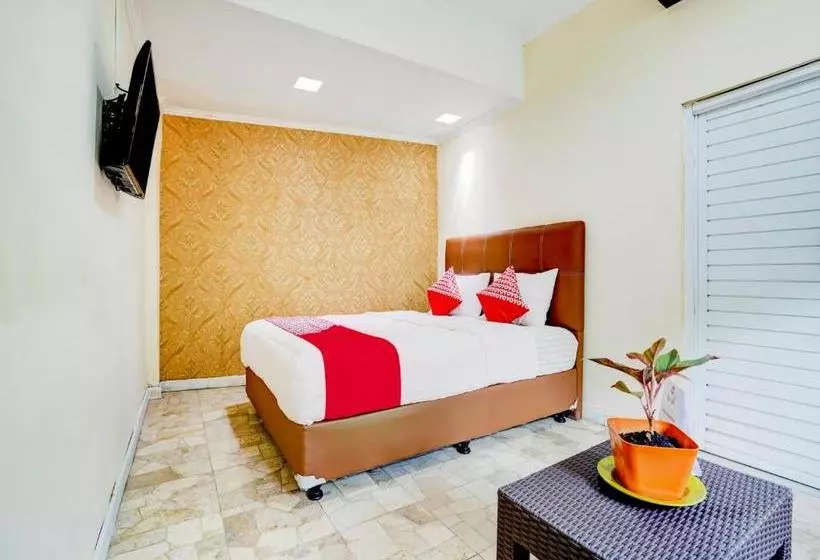 ホテル Oyo 90140 Nginep Yuuk Guest House