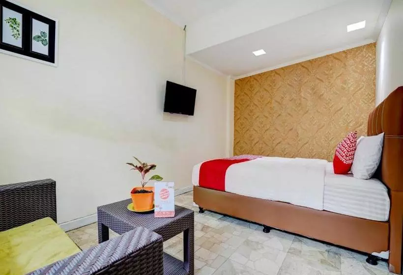 ホテル Oyo 90140 Nginep Yuuk Guest House