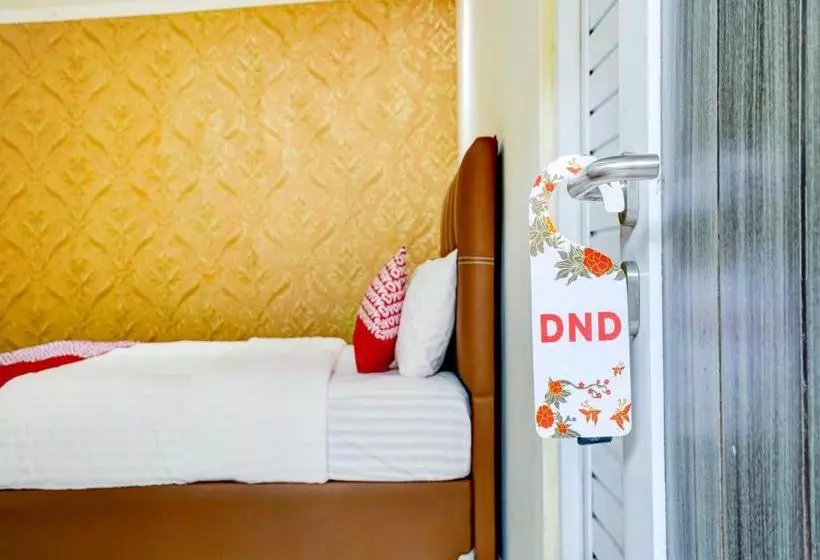 ホテル Oyo 90140 Nginep Yuuk Guest House