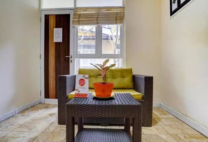 ホテル Oyo 90140 Nginep Yuuk Guest House