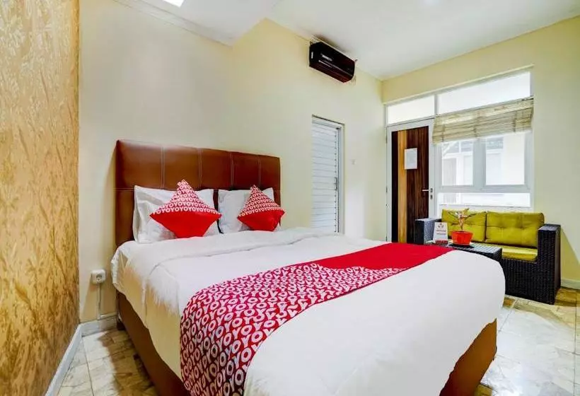 ホテル Oyo 90140 Nginep Yuuk Guest House