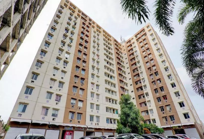 ホテル Oyo Flagship 90087 Apartment Menara Rungkut 2