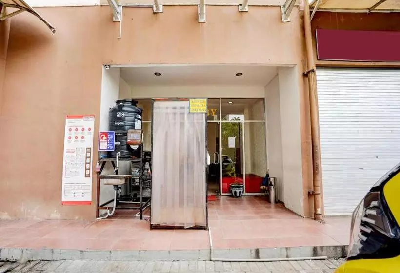 ホテル Oyo Flagship 90087 Apartment Menara Rungkut 2