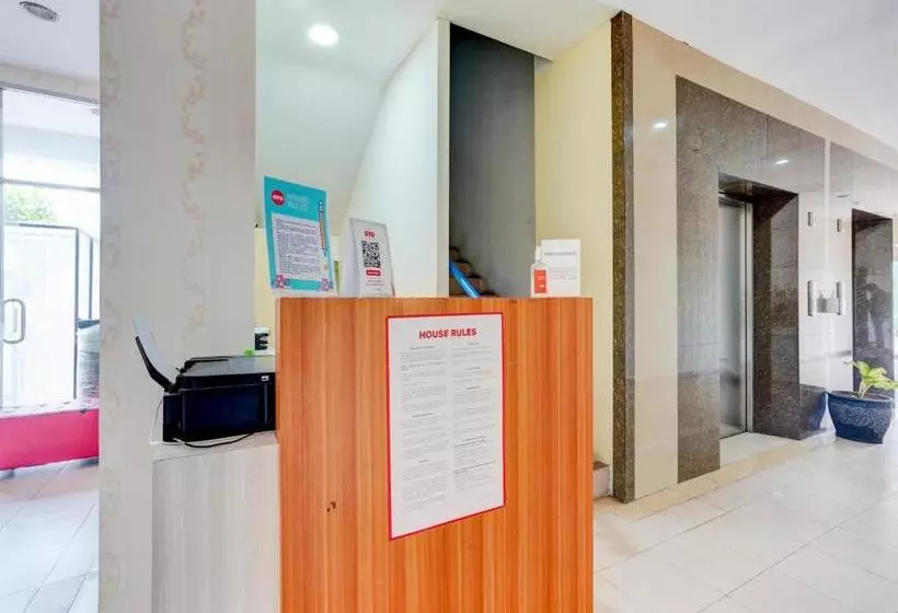 ホテル Oyo Flagship 90087 Apartment Menara Rungkut 2