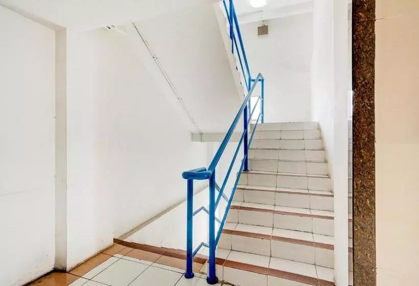 ホテル Oyo Flagship 90087 Apartment Menara Rungkut 2