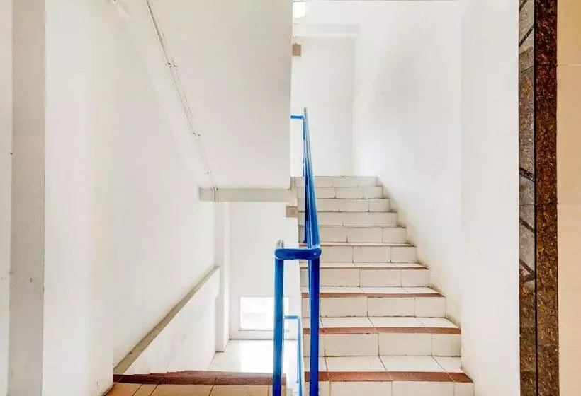 ホテル Oyo Flagship 90087 Apartment Menara Rungkut 2