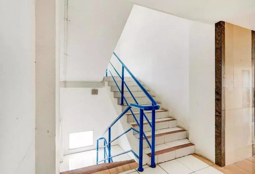 ホテル Oyo Flagship 90087 Apartment Menara Rungkut 2