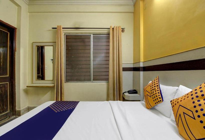 Hotelli Spot On 77106  Sangam Royal