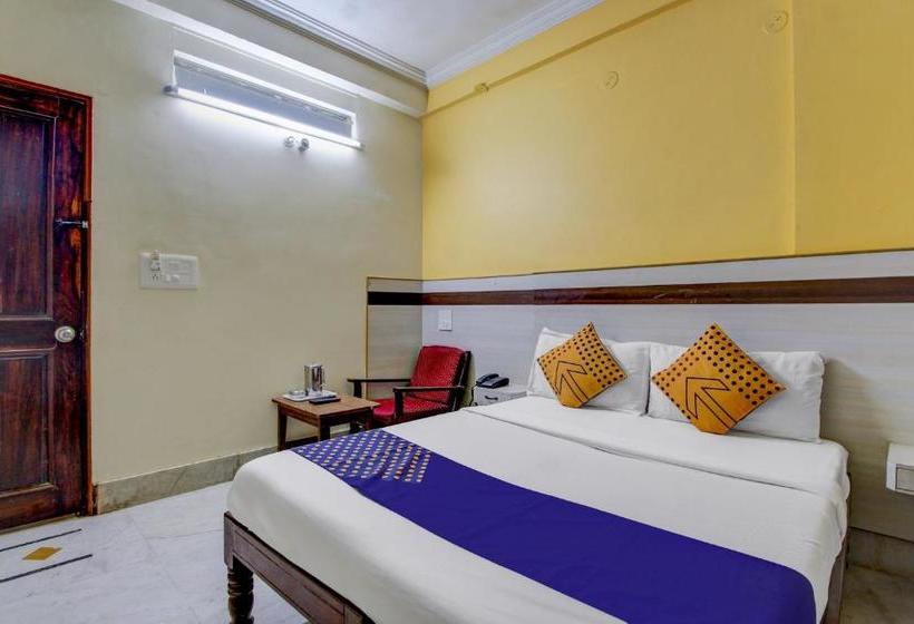 Hotelli Spot On 77106  Sangam Royal