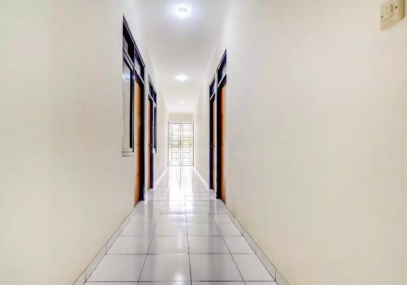 هتل Spot On 90152 Garuda Bima Residence Syariah