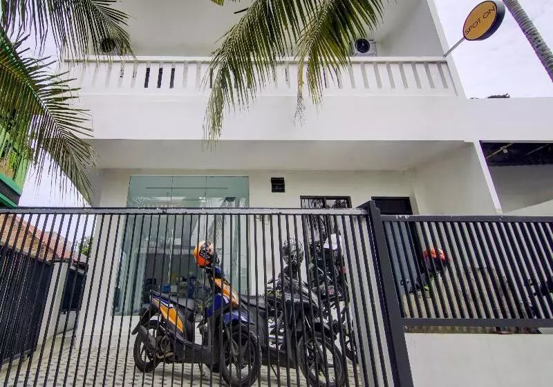 هتل Spot On 90152 Garuda Bima Residence Syariah