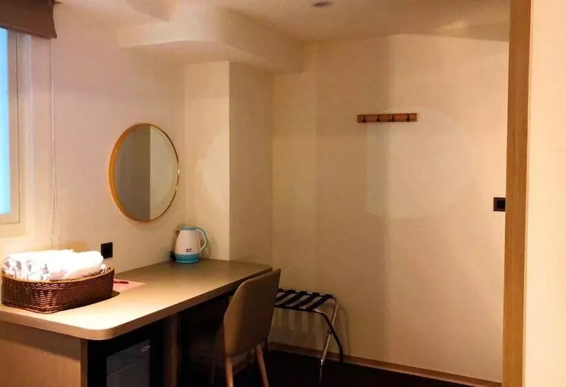 هاستل Michi Hotel   Luodong