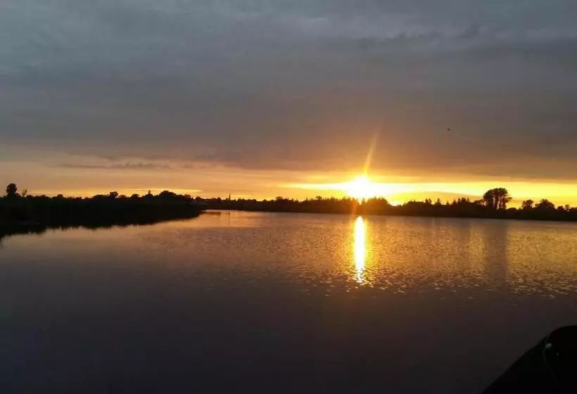 Aamiaismajoitus (B&B) Bed In Waterland