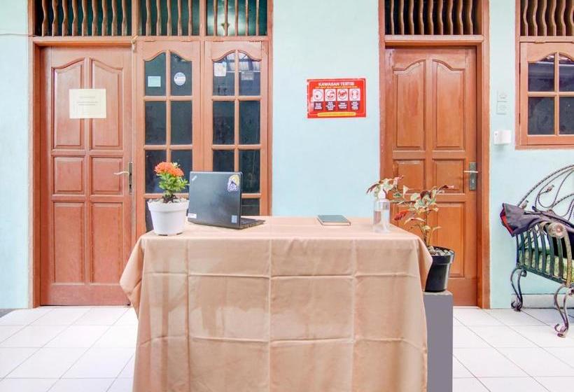 בית מלון כפרי Spot On 3979 Wisma Purimas Syariah