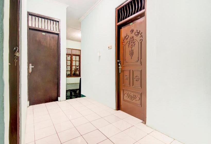 בית מלון כפרי Spot On 3979 Wisma Purimas Syariah