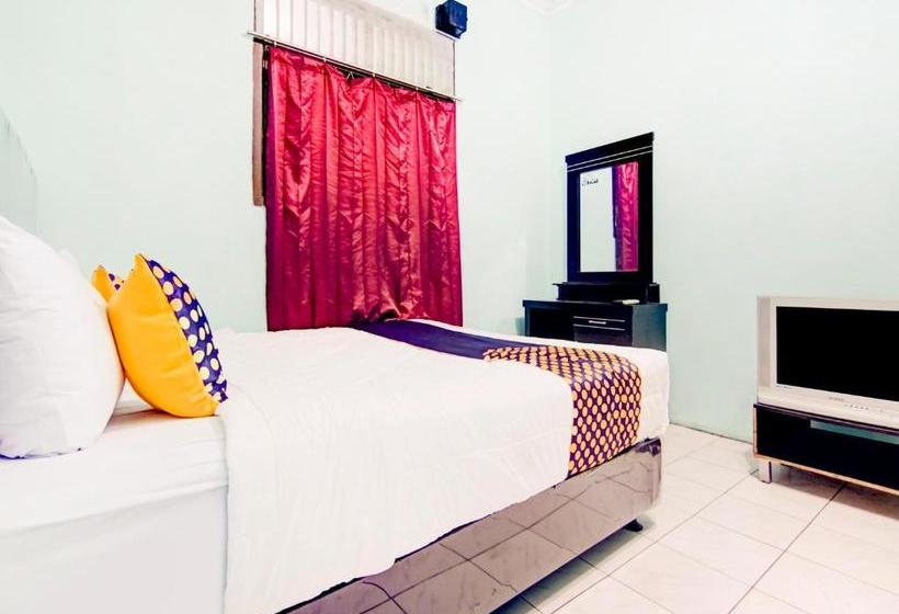 בית מלון כפרי Spot On 3979 Wisma Purimas Syariah