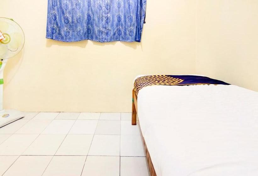 בית מלון כפרי Spot On 3979 Wisma Purimas Syariah