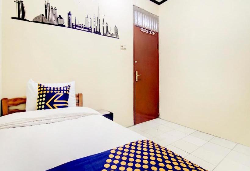 בית מלון כפרי Spot On 3979 Wisma Purimas Syariah