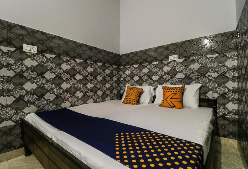 Hotelli Spot On 63191 Preet Guest House