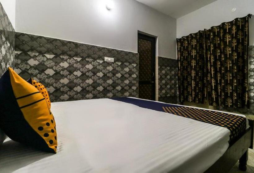 Hotelli Spot On 63191 Preet Guest House