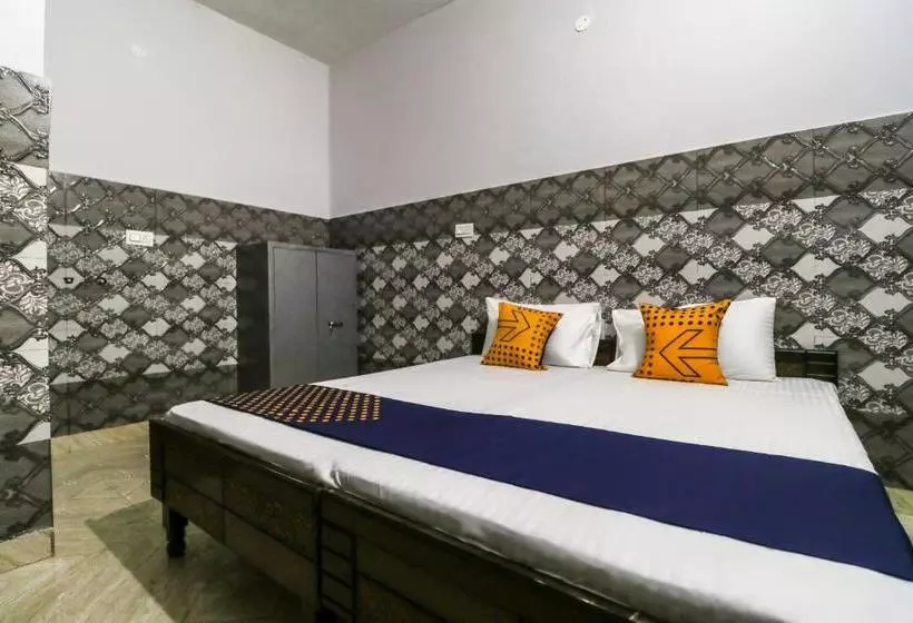 ホテル Spot On 63191 Preet Guest House