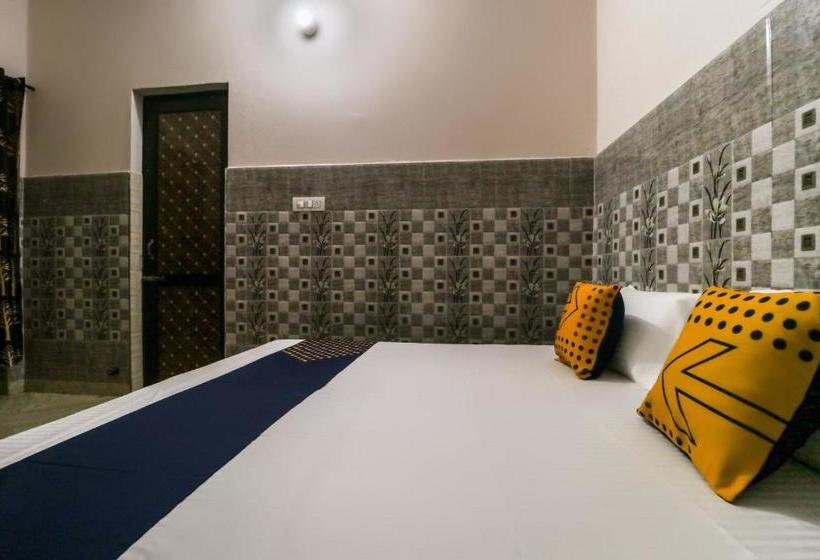 Hotelli Spot On 63191 Preet Guest House