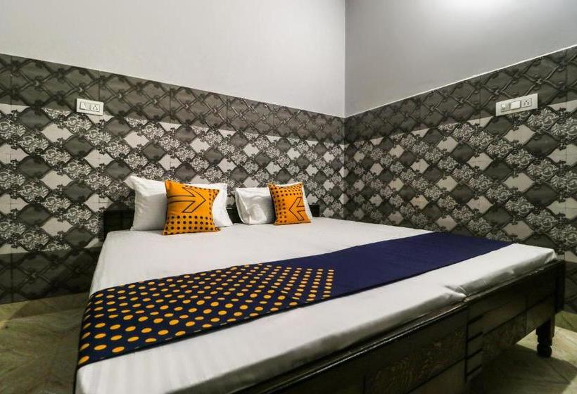 Hotelli Spot On 63191 Preet Guest House