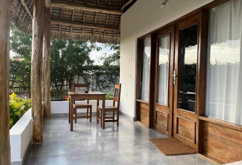 פנסיון Miti Beach Bungalows