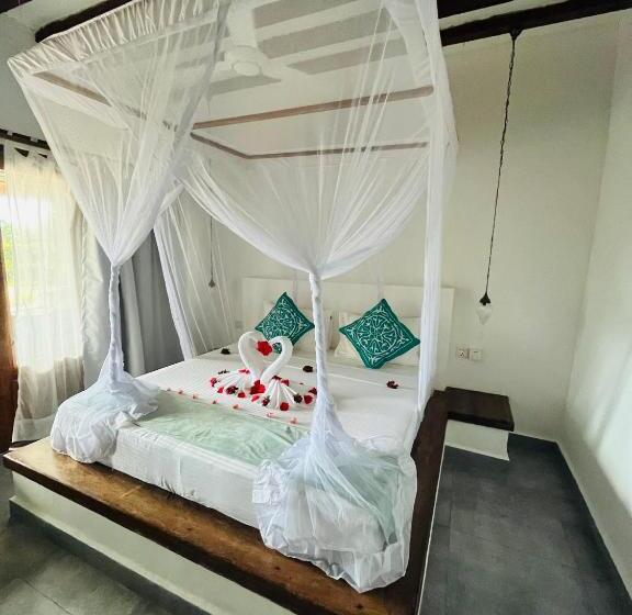 פנסיון Miti Beach Bungalows