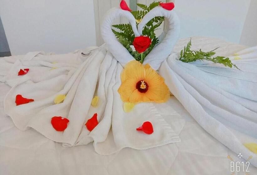 پانسیون ღ Orchid Guesthouse ღ 2 Minutes To The Beach & Night Market ღ