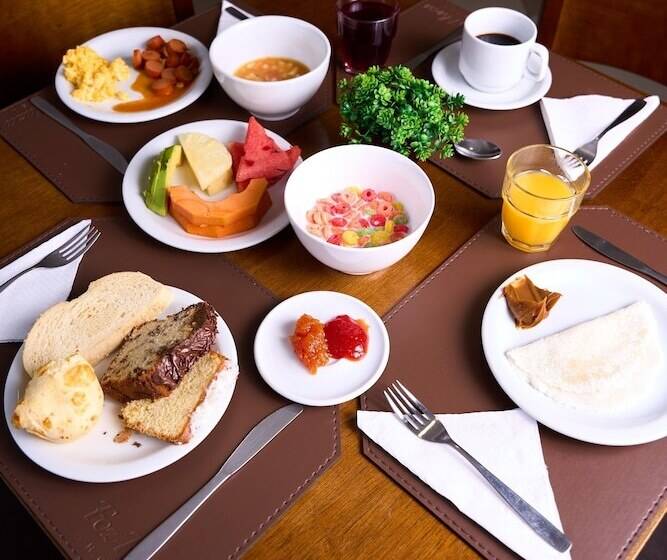 בית מלון כפרי Foz Plaza