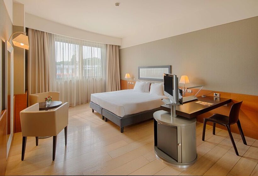 בית מלון כפרי NH Linate