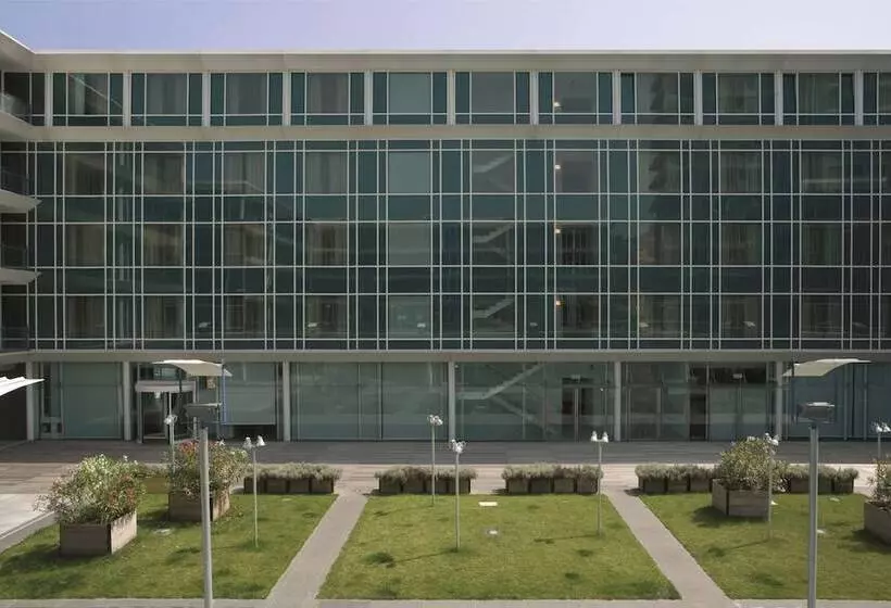 هتل NH Savona Darsena