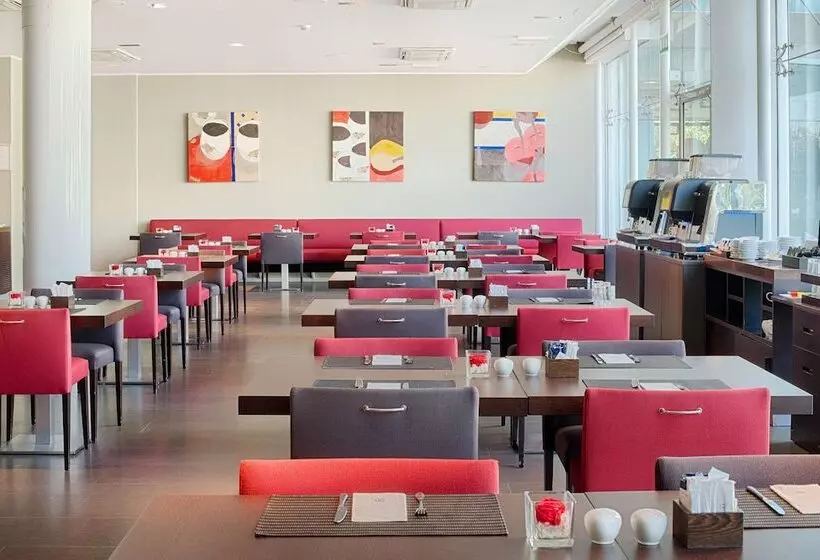 هتل NH Savona Darsena