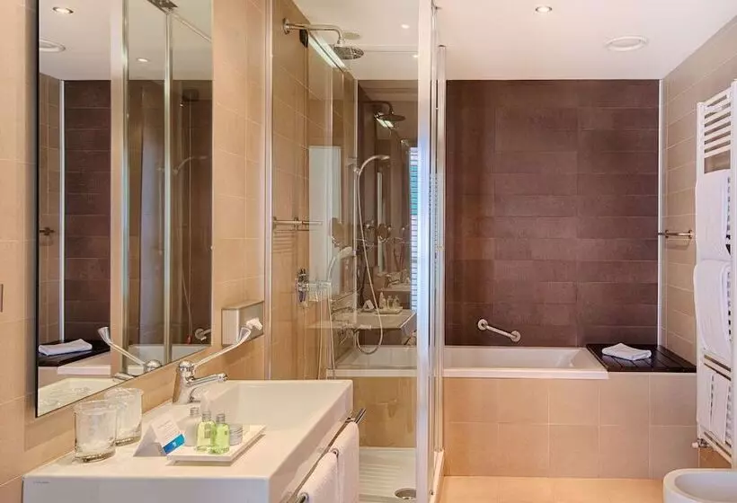 هتل NH Savona Darsena