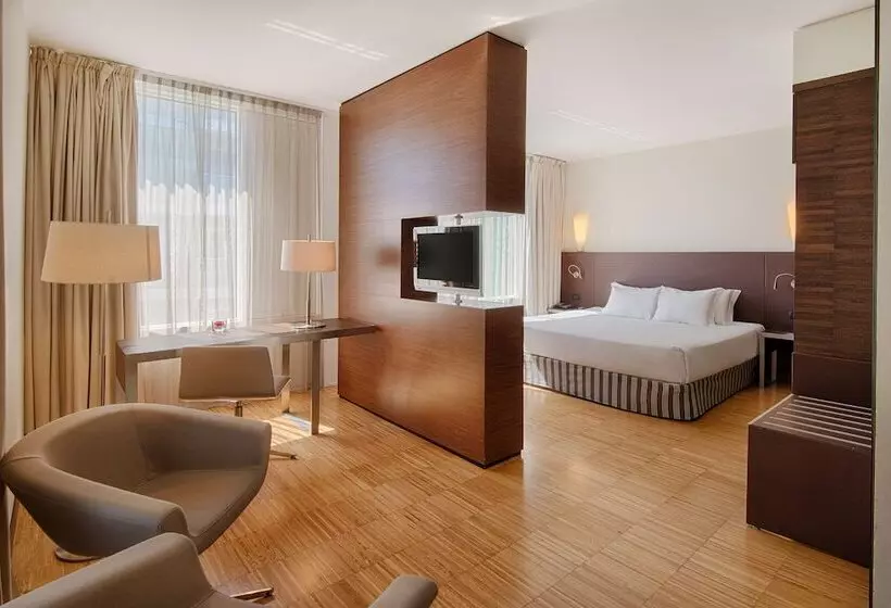 هتل NH Savona Darsena