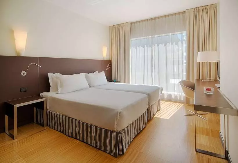 هتل NH Savona Darsena