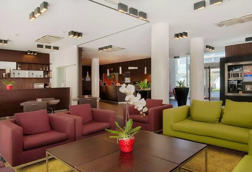 هتل NH Savona Darsena