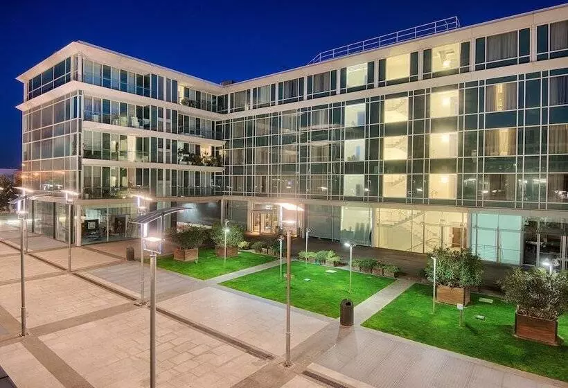 هتل NH Savona Darsena