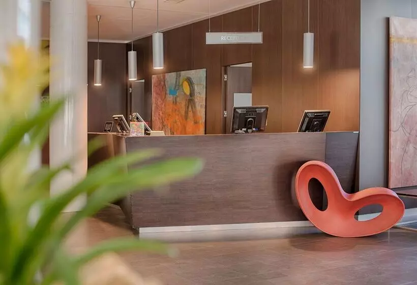 هتل NH Savona Darsena