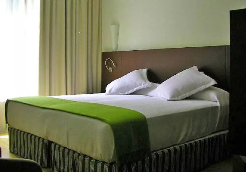 هتل NH Savona Darsena