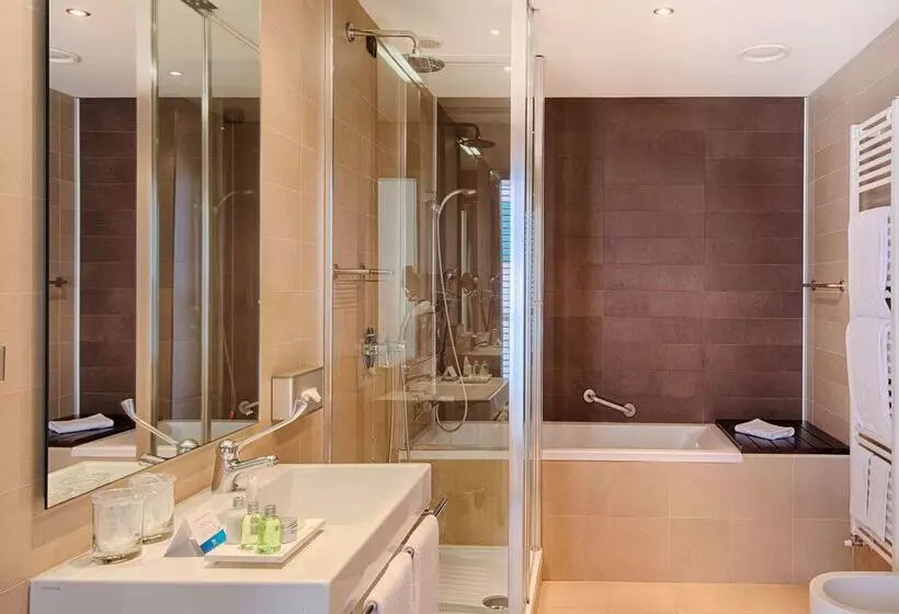 هتل NH Savona Darsena