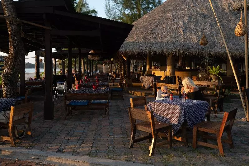 Отель Southern Lanta Resort