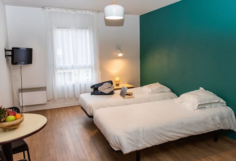 هتل Terres De France Brest