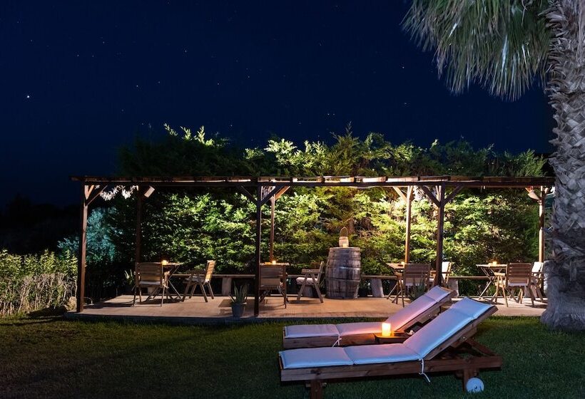 בית מלון כפרי Cavo Petra