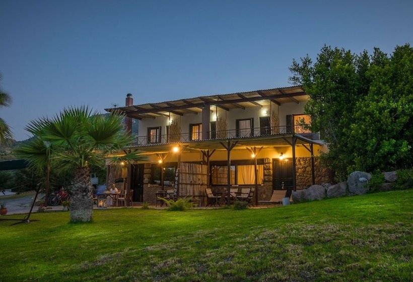 בית מלון כפרי Cavo Petra